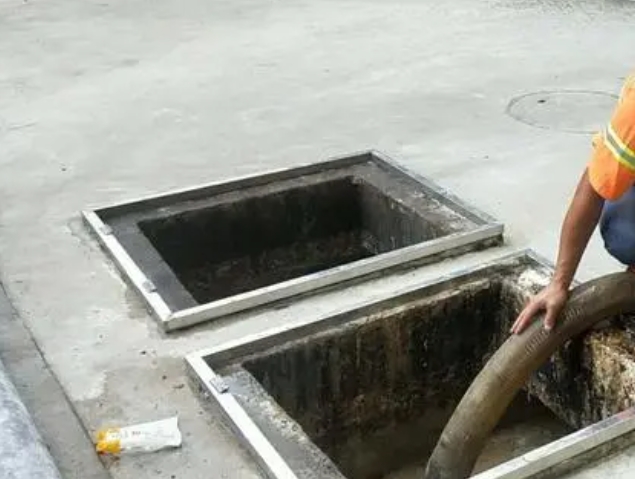 华龙化粪池清理