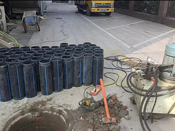 华龙PE置换管厂家 DN315置换管 非开挖管短管置换